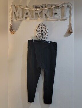 Victoria's Secret Black High-Rise Active Leggings CROP